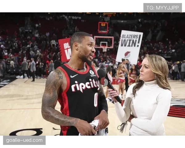 利拉德休赛期天天凌晨四点打卡训练馆，邻居以为他家漏水报警了